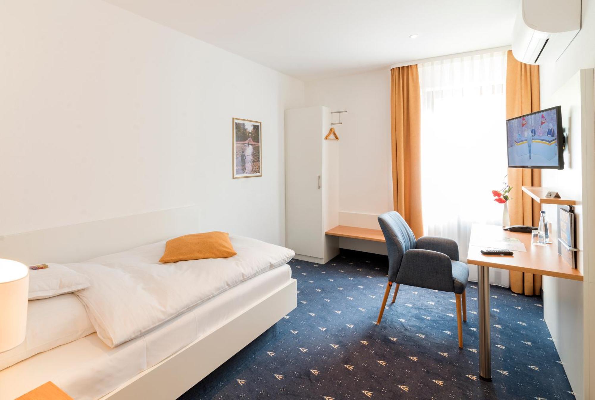 Hotel Adler Post Schwetzingen Exterior foto